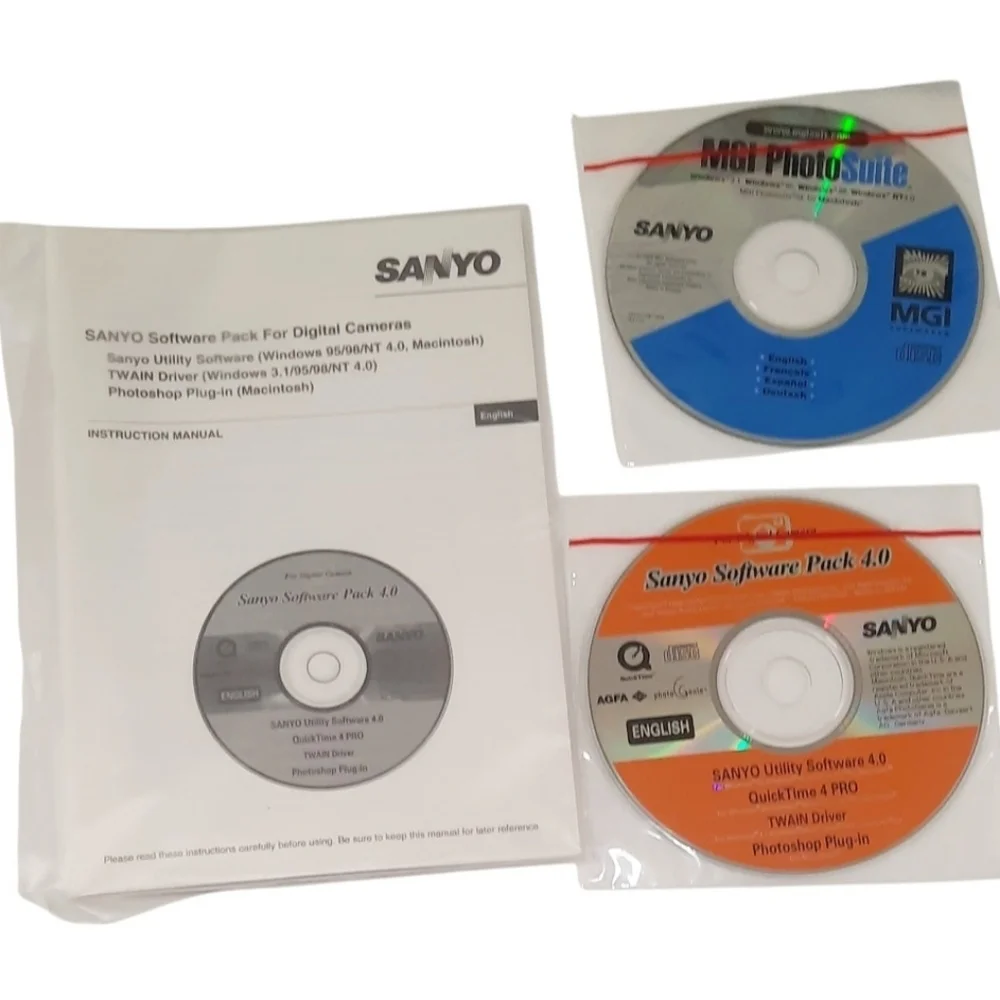Vintage Sanyo VPC-SX500 digital camera with original packaging.